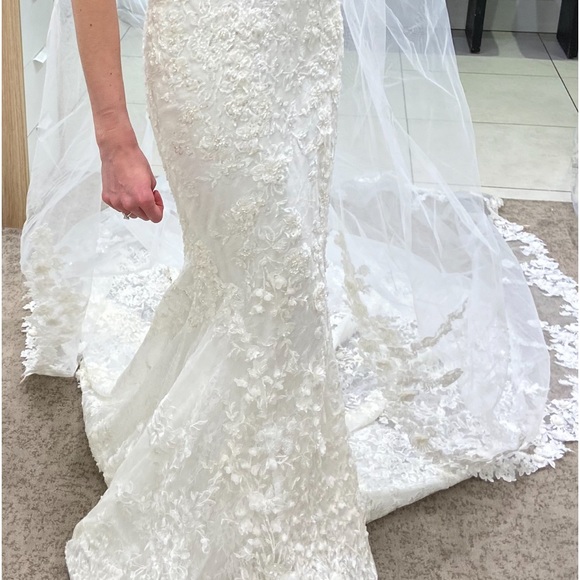 Kleinfeld Martina Liana Bridal Gown - Picture 13 of 15